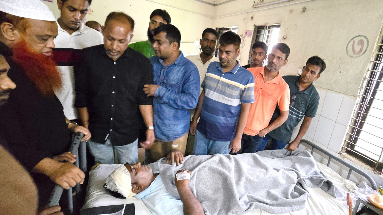 যুবদল নেতাকে কোপালেন আ.লীগের কর্মীরা