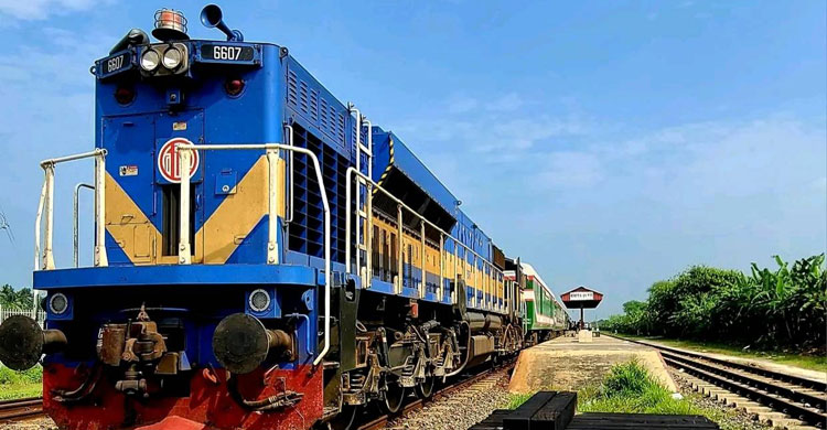 বিনা টিকিটের যাত্রীদের কাছে বাড়তি ভাড়া আদায়ের অভিযোগ, দুই রেল কর্মচারী বরখাস্ত