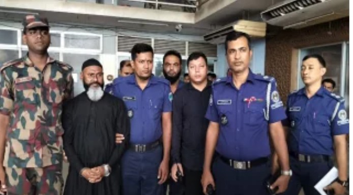 বেনাপোল আন্তর্জাতিক চেকপোস্ট থেকে আ.লীগ নেতা রুস্তমখন্দকার গ্রেপ্তার