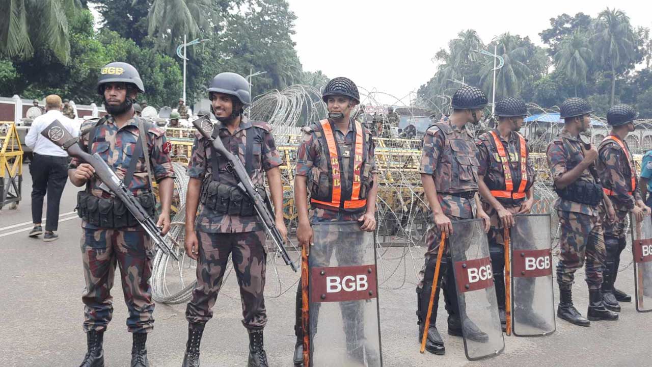 Platoon BGB members deployed in front of Bangabhaban