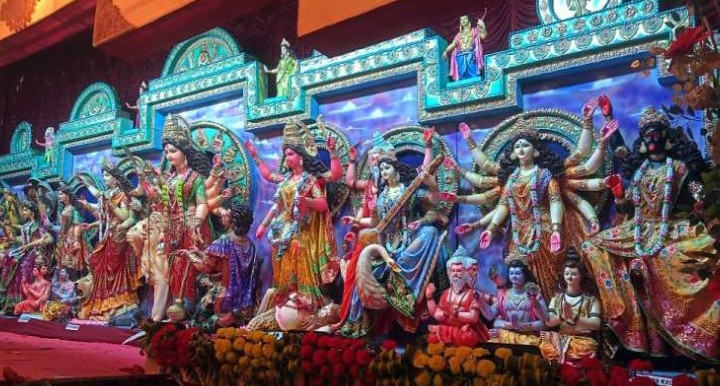 আজ দেবী দুর্গার বোধন আগামীকাল থেকে শুরু পাঁচ দিনব্যাপী