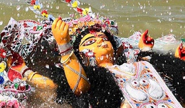 Autumn Durgotsav ends with the sacrifice of idols