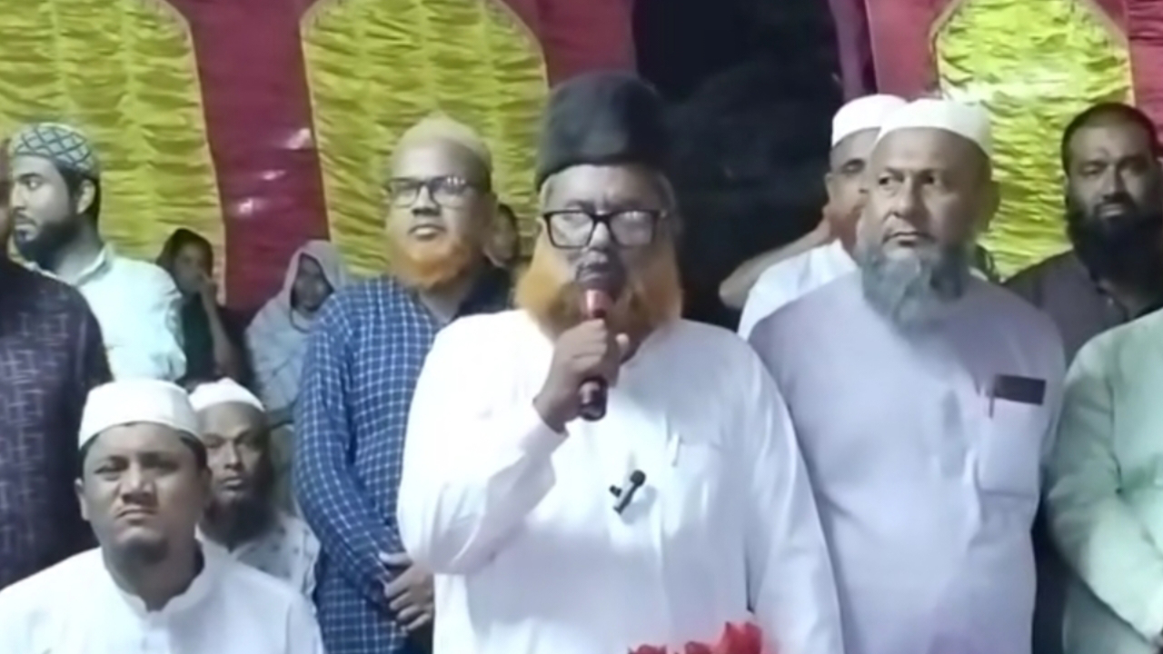 Gita verse reading in pujamandap, Viral Jamaat leader
