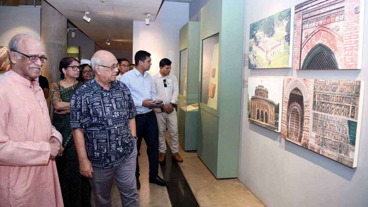 Adviser Farooq-e Azam visited Liberation War Museum