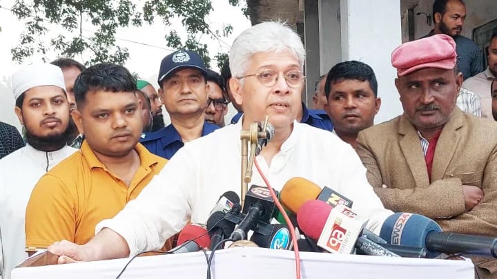 শিল্প উপদেষ্টা আদিলুর রহমান খানের সুগার মিল পরিদর্শন