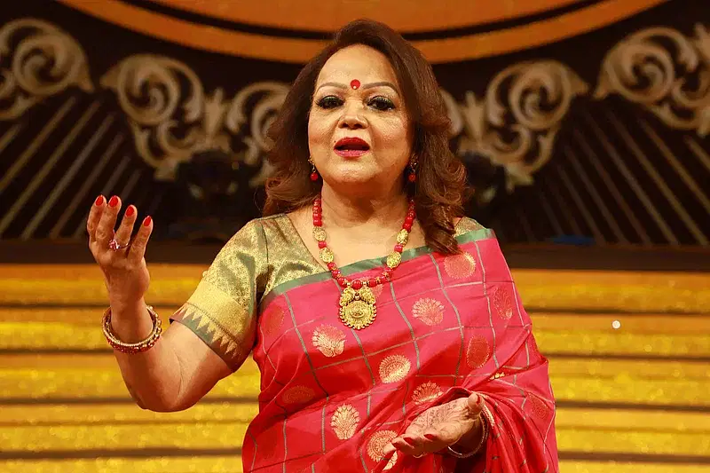 Legendary artist Sabina Yasmin returns to singing after radiotherapy!