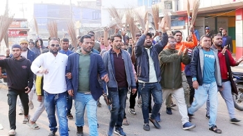 Sweeping procession at Nabiganj Police Station demanding removal of OC!
