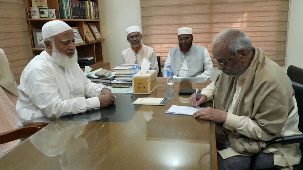 জামায়াতে যোগ দিলেন বিএনপির সাবেক এমপি মেজর (অব.) আক্তারুজ্জামান