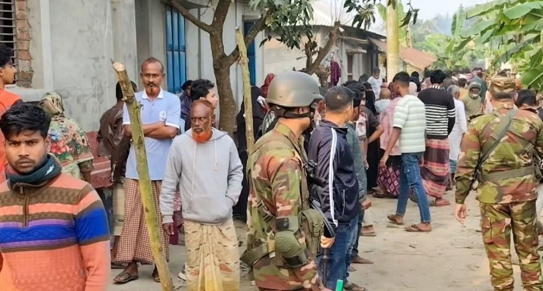 Four Killed in Clash Over Dominance in Narail
