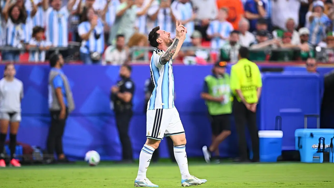 Messi praises Brazil legend Ronaldo despite hat-trick
