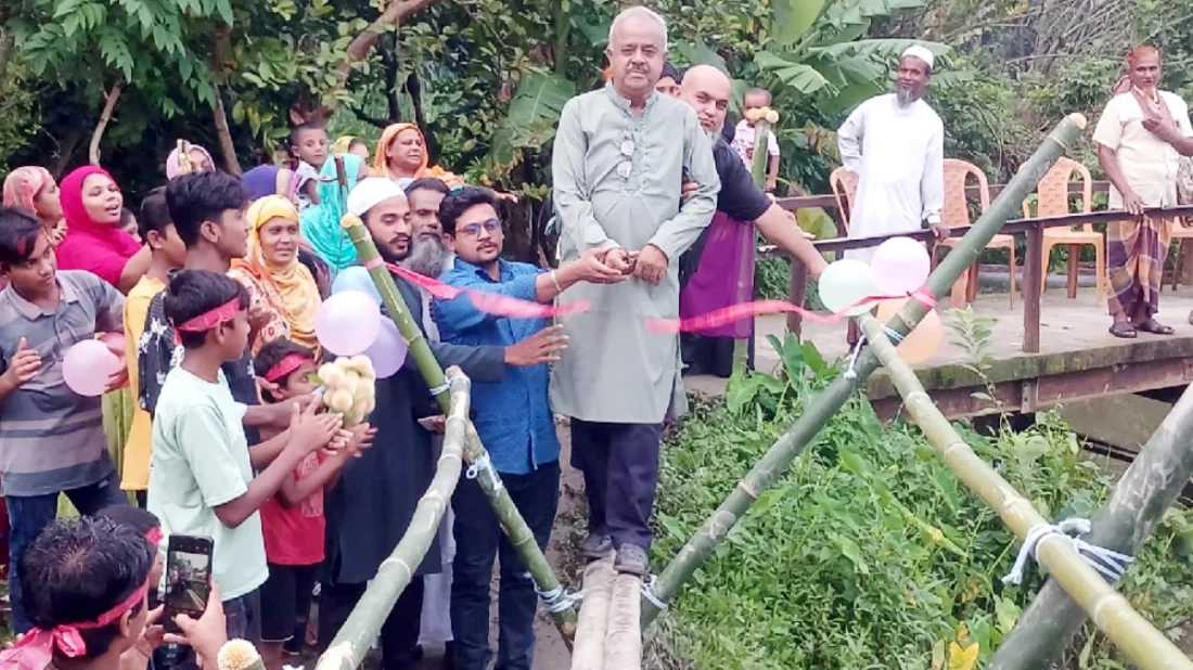 BNP leader inaugurates bamboo bridge by cutting ribbon, discussion on social media
