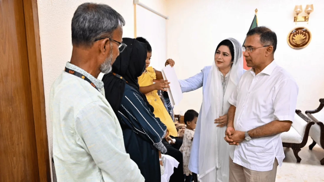 শহীদ দুই সেনাসদস্যের পরিবারের সঙ্গে প্রধানমন্ত্রীর সাক্ষাৎ, দেওয়া হলো আর্থিক সহায়তা