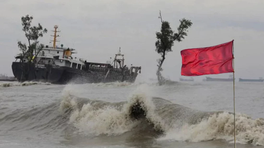 লঘুচাপের প্রভাবে উপকূলে ঝড়ের আশঙ্কা, ৪ সমুদ্রবন্দরে ৩ নম্বর সংকেত